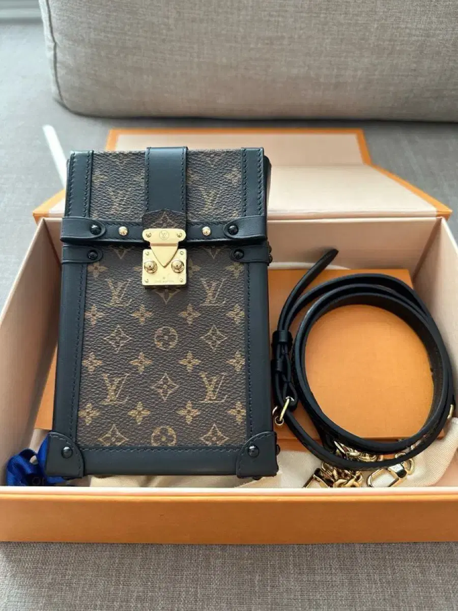 Louis vuitton Trunk Pochette phonebox