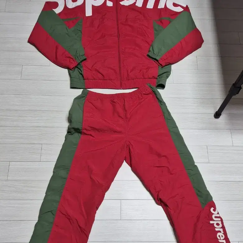 FW19 Supreme 슈프림 숄더 로고 트랙 자켓