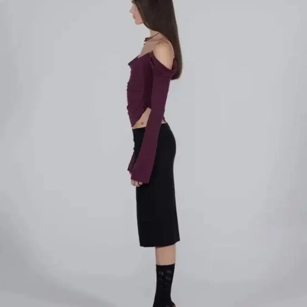 스컬프터 Draped Off-Shoulder Top Plum