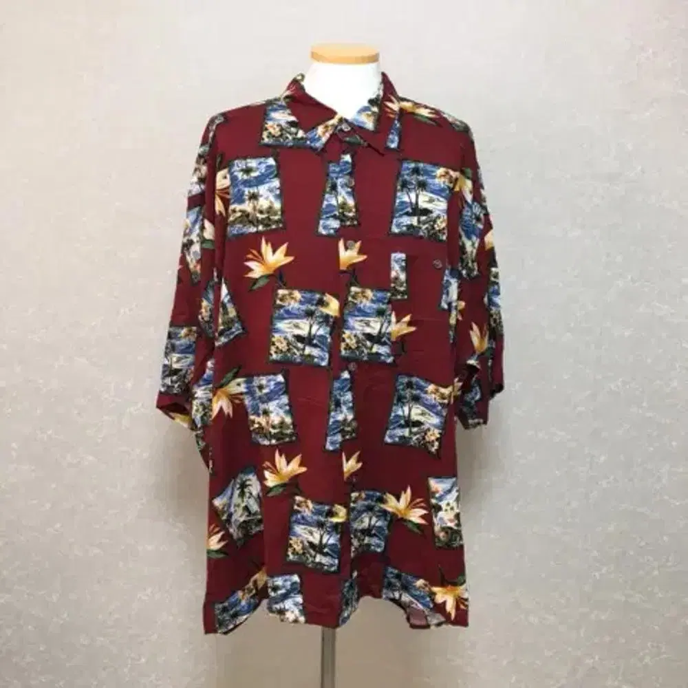 3XL Hawaiian short sleeve shirt. (c141)