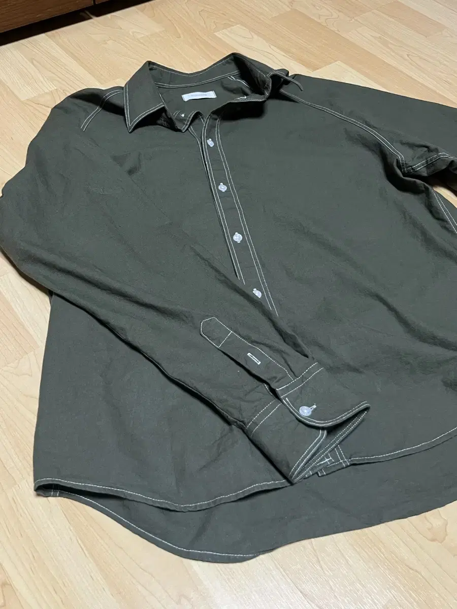 Men's shirt khaki (can be worn by women)