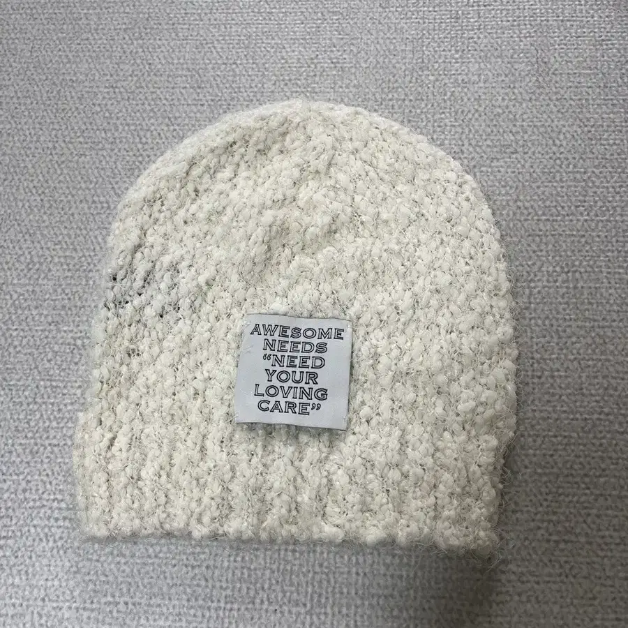 새상품) 어썸니즈 비니 awesome needs beanie