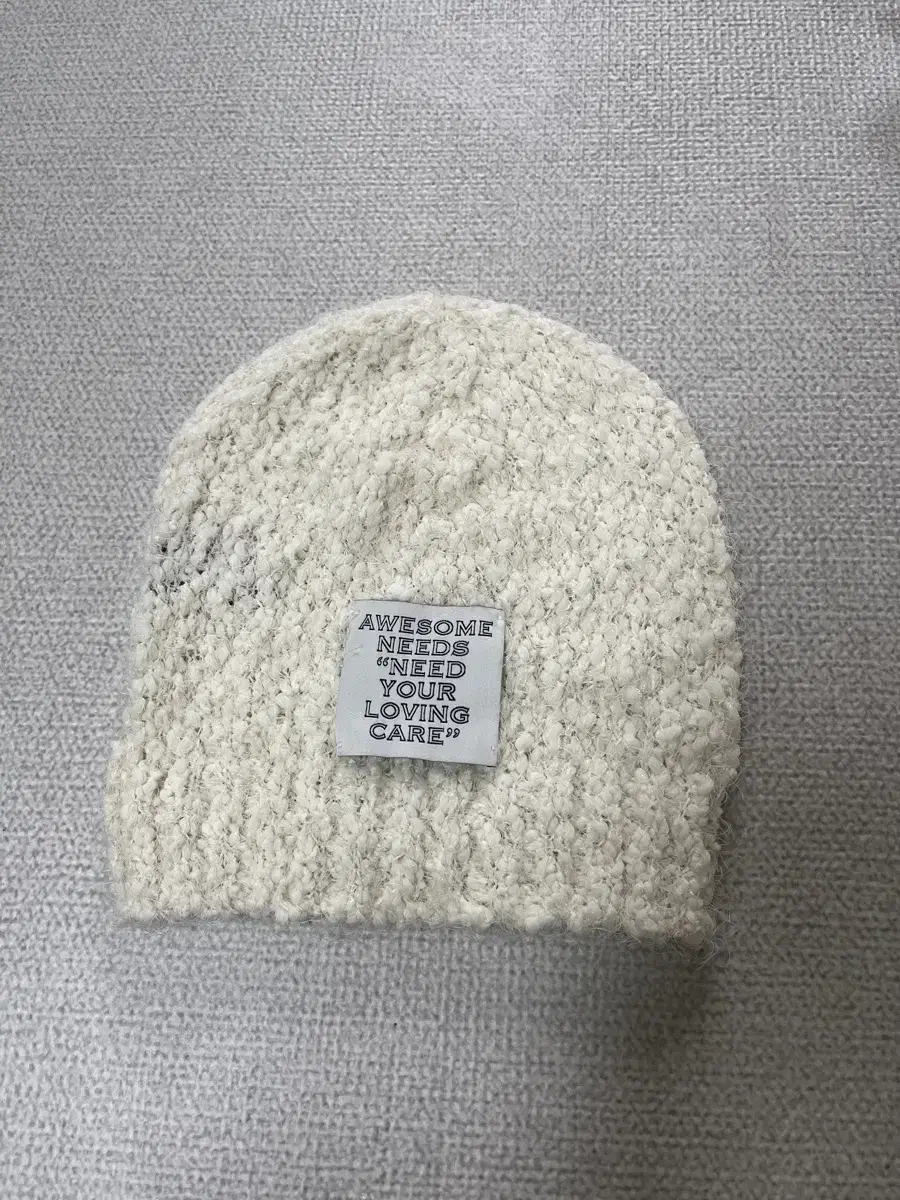 새상품) 어썸니즈 비니 awesome needs beanie