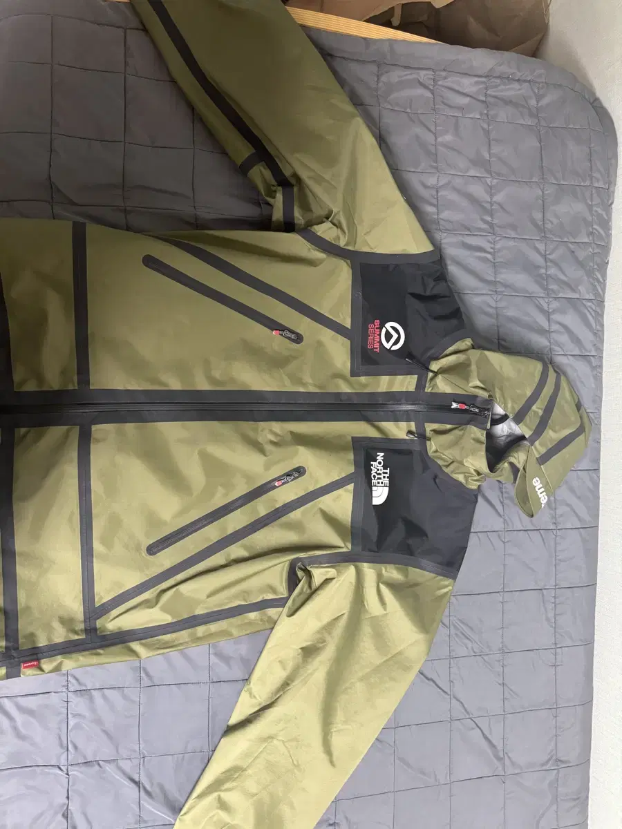 Supreme x The North Face Summit Series Outer Tape Seam Jacket Olive