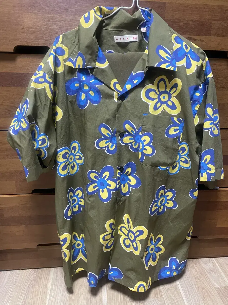 Marni Uniqlo Open kara shirt sells