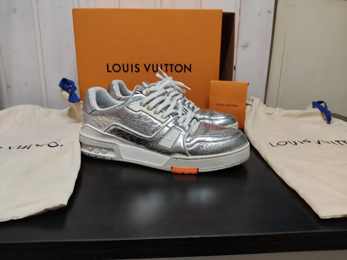 LV TRAINER SNEAKER