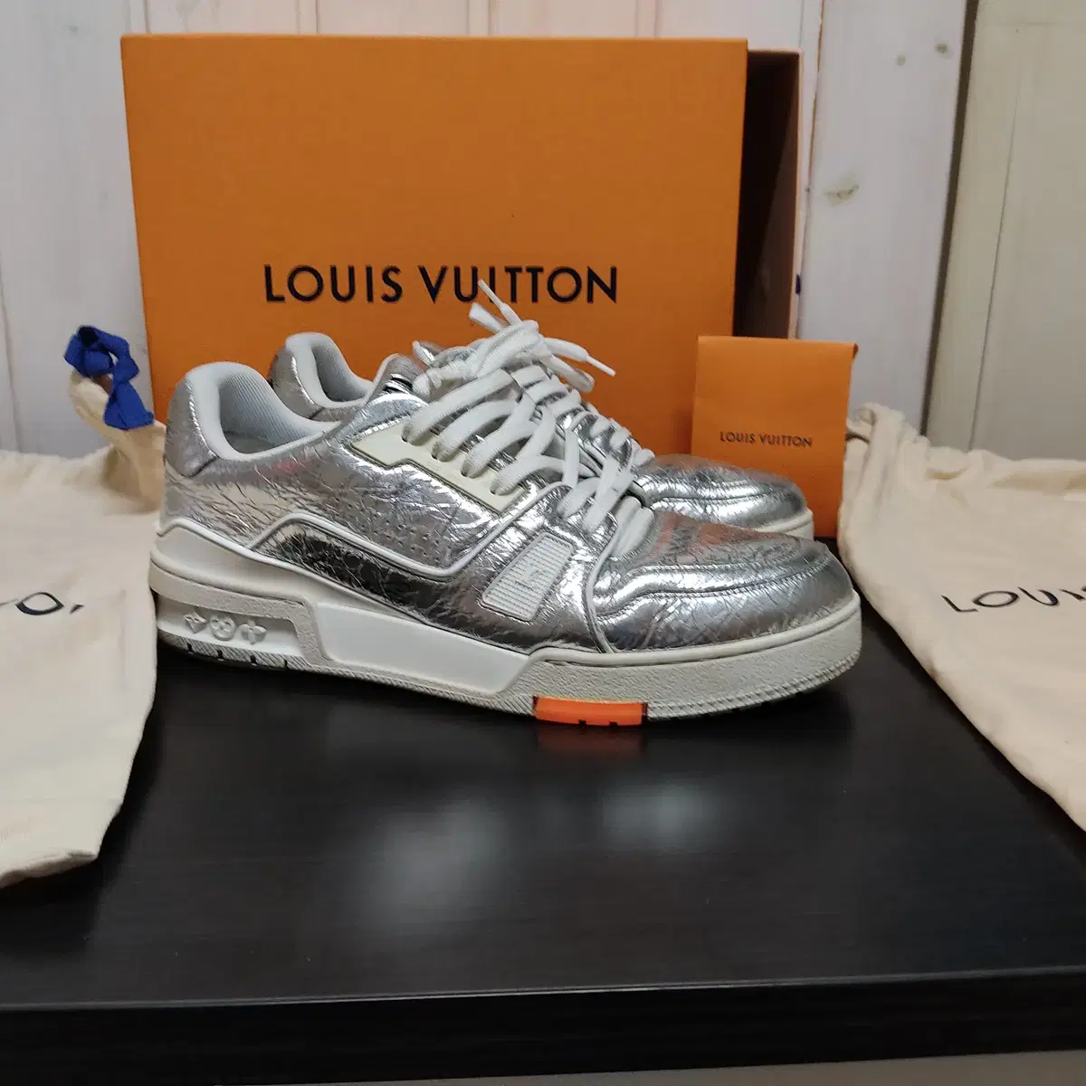 LV TRAINER SNEAKER