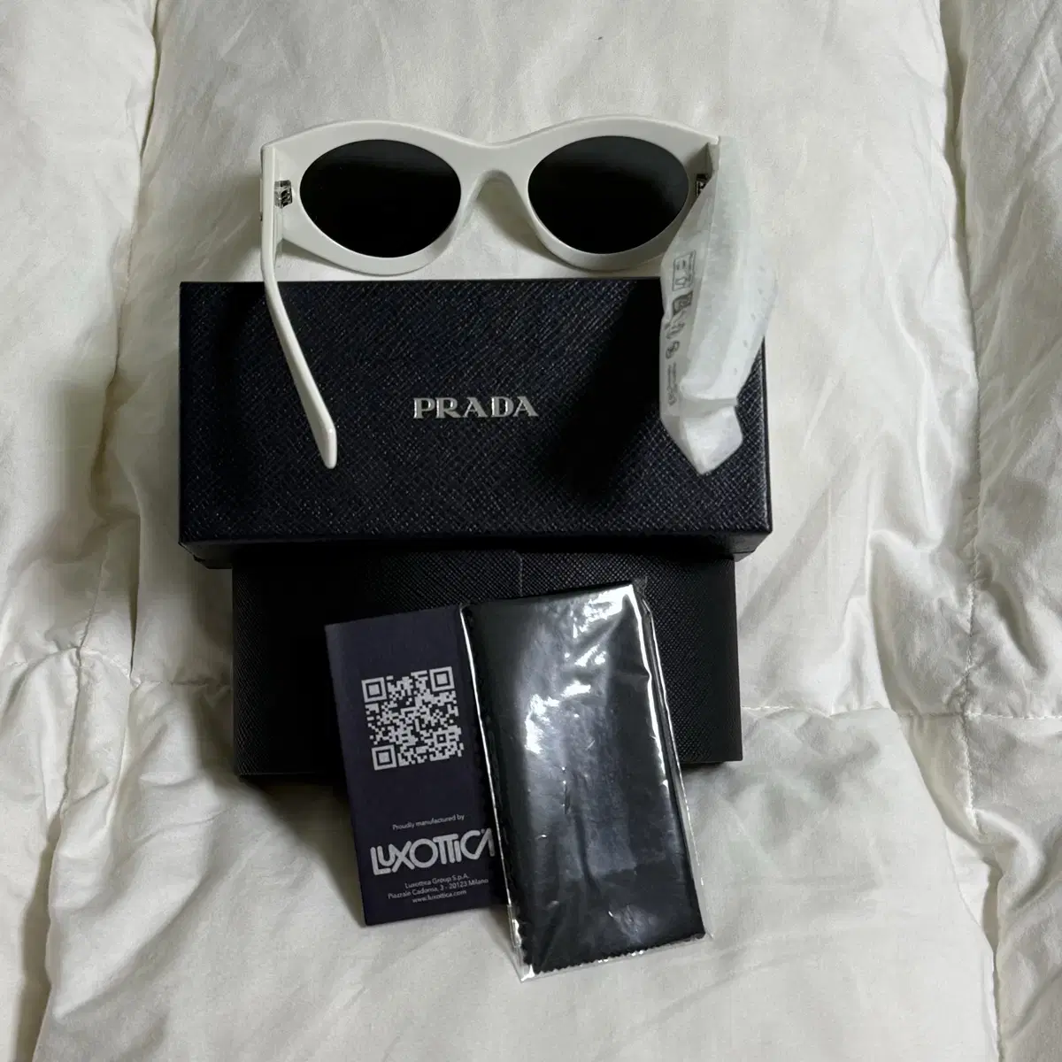 (OS) Prada 프라다 라운드 프레임 로고 선글라스 화이트