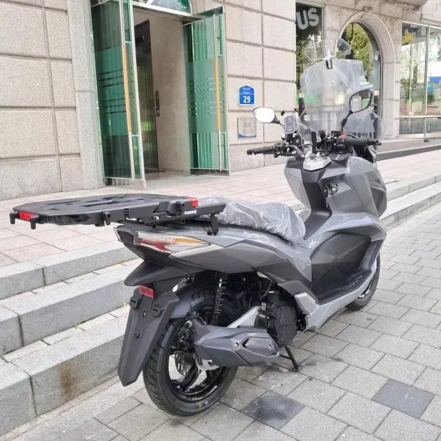 배달용 오토바이 SYM VSX125 ABS 스쿠터  풀옵션 추가장착 별도