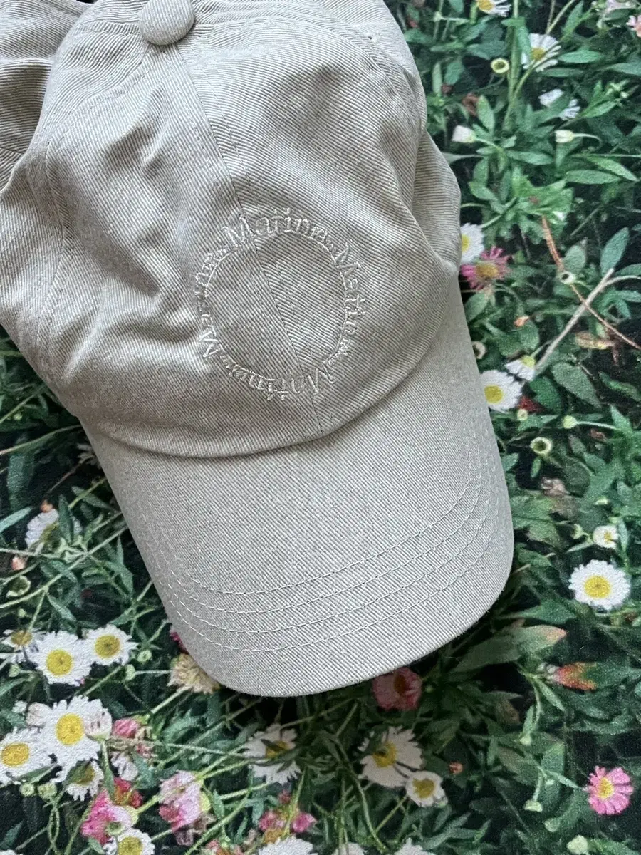 마뗑킴 macaron logo ball cap in beige 볼캡