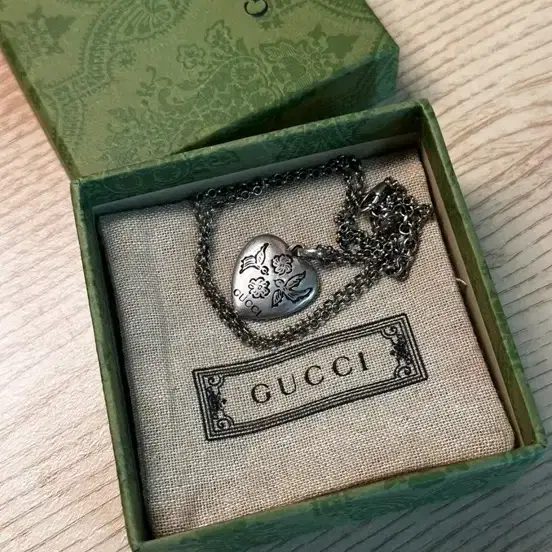 Gucci Blind for Love Necklace Silver 구찌