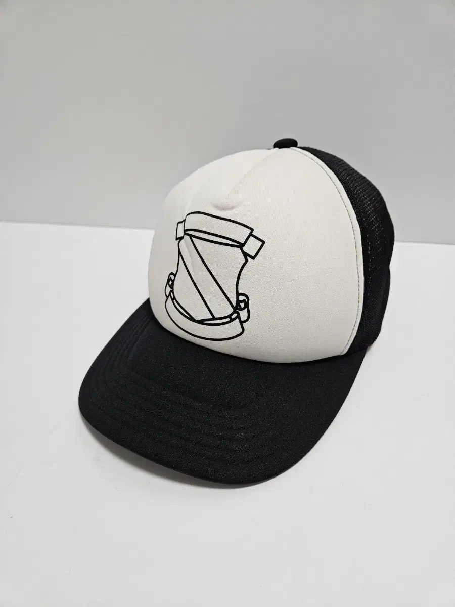 *Number nine mesh cap