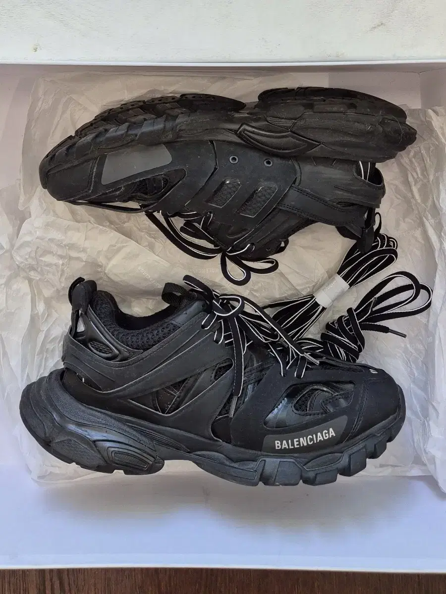 BALENCIAGA Track 41