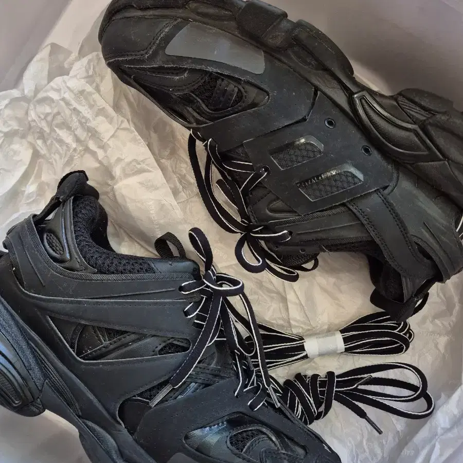 BALENCIAGA Track 41