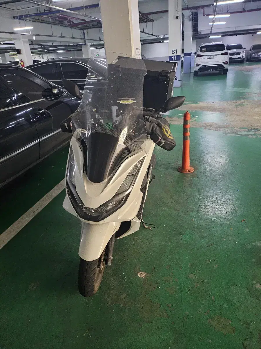 21년식 pcx 25000키로 판매합니다