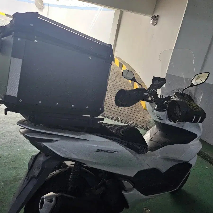 21년식 pcx 25000키로 판매합니다