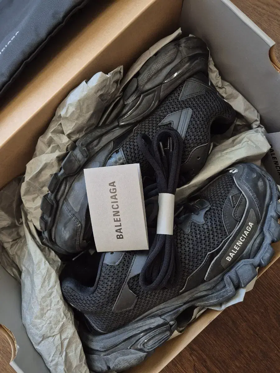 BALENCIAGA Track3 Black 42