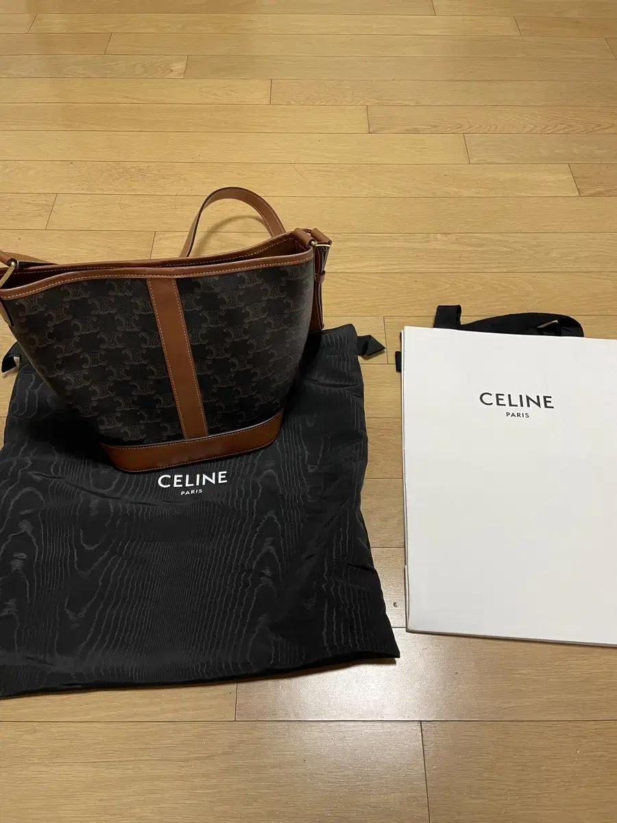 Celine 스몰 버킷백