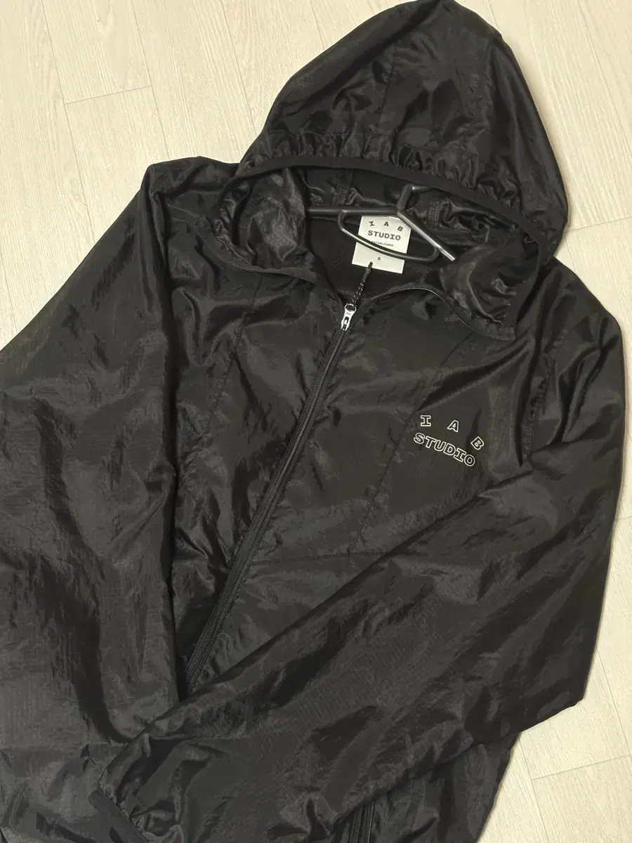 iAppStudio Windbreaker