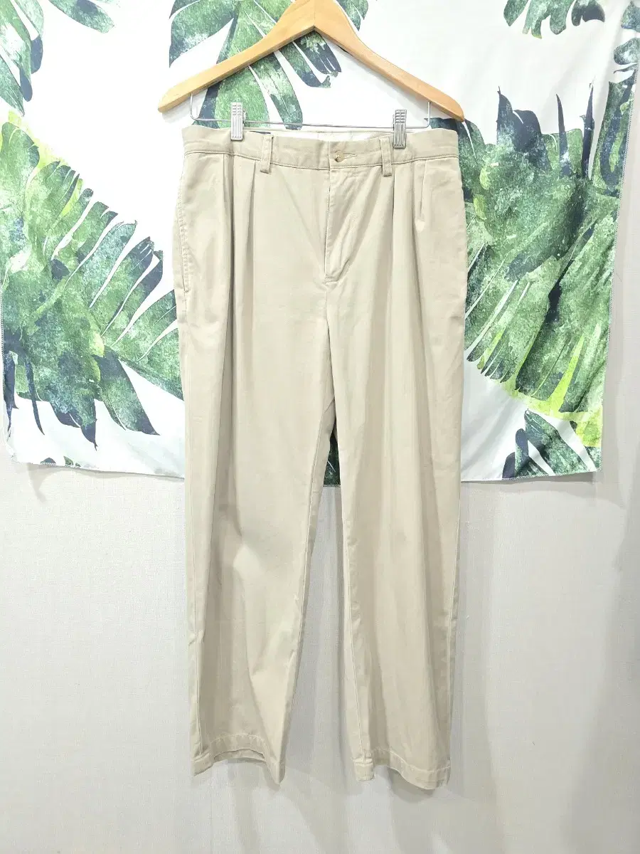 Polo Ralph Lauren Two-Tuck Chino Pants 32