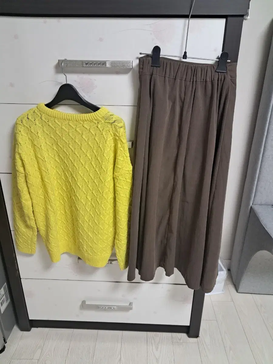 Bom gaeul knit banding skirt. I'll give you two.