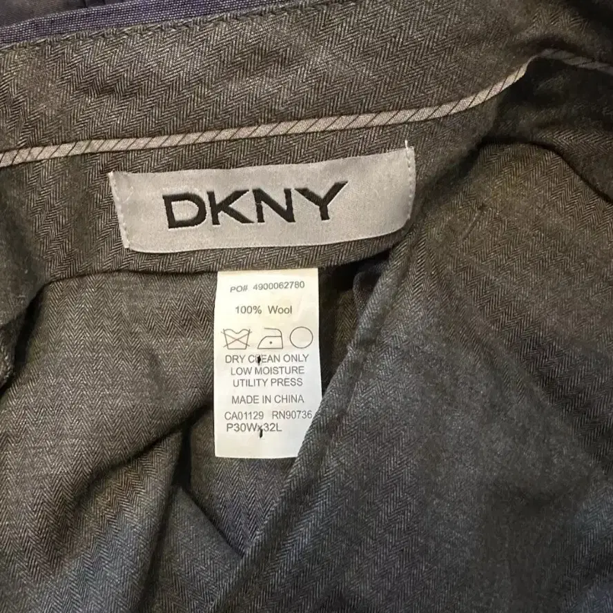 DKNY 네이비 블루 울100% 투피스 수트정장