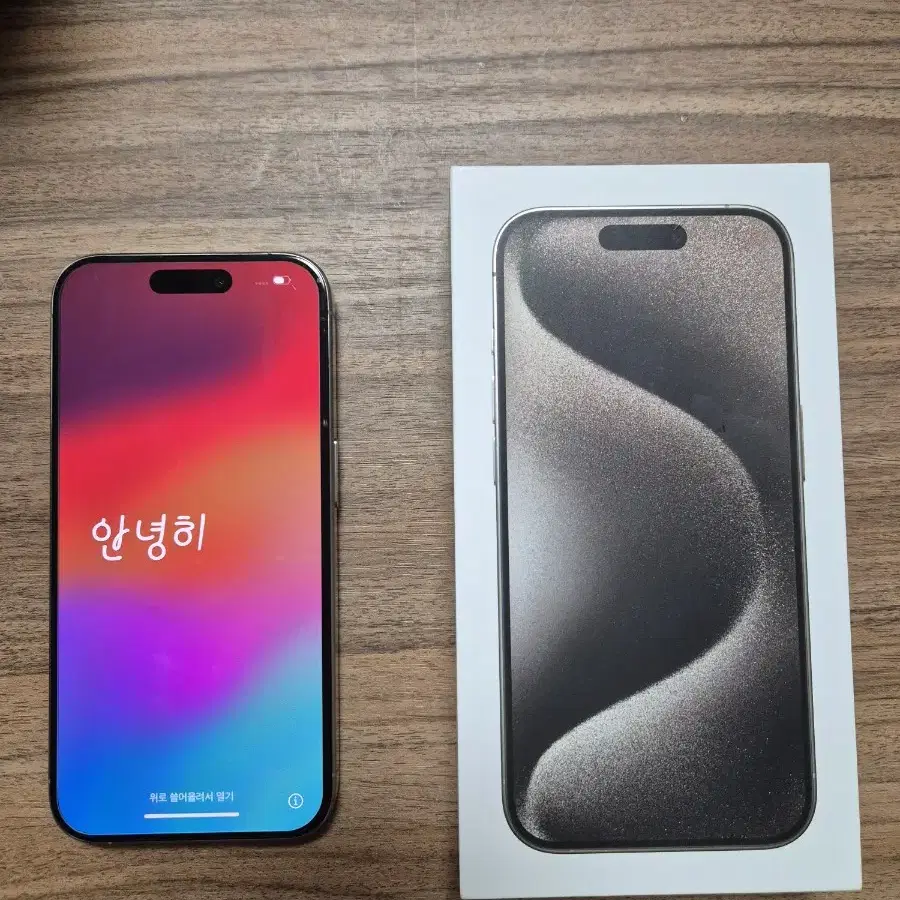 아이폰 15PRO 내츄럴 티타늄 256GB(박스O) 상태 SS급