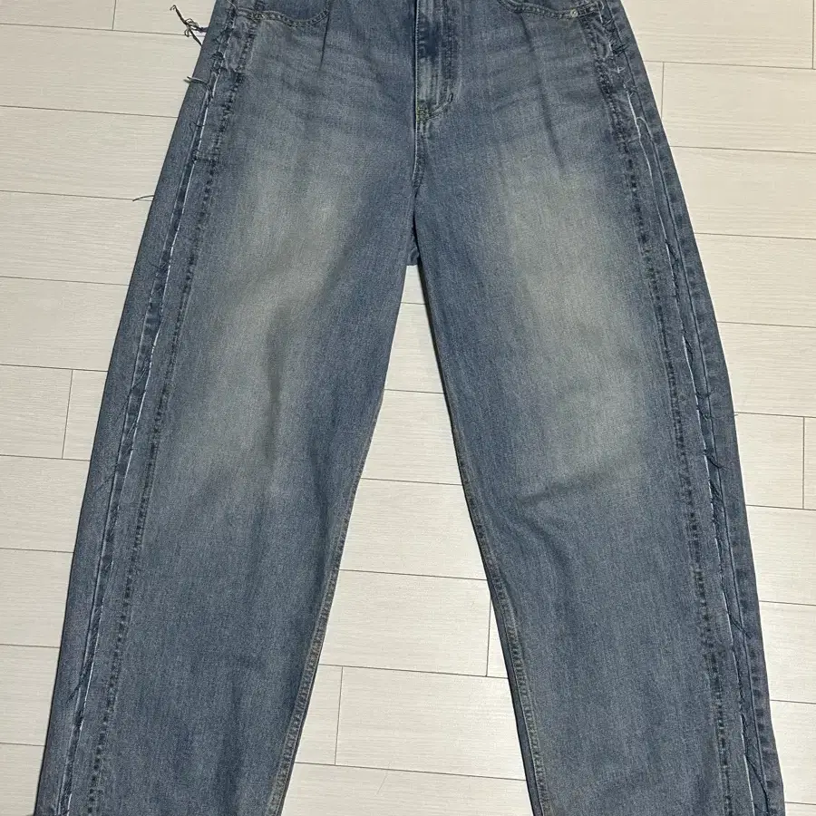 M) 서피스에디션 reworked side cut denim