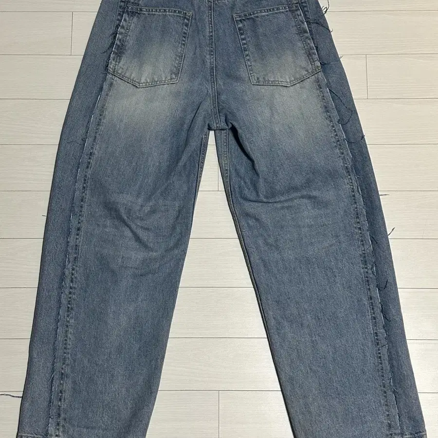 M) 서피스에디션 reworked side cut denim