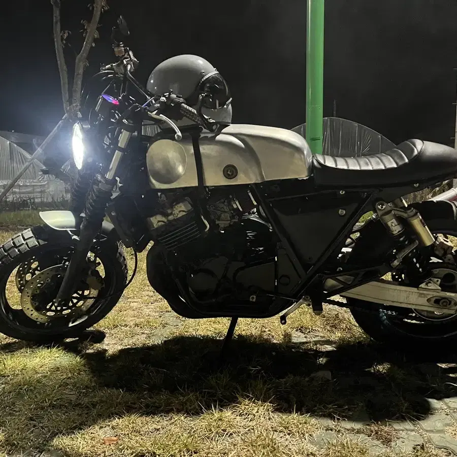 혼다 cb400sf 트래커스타일 커스텀 차량