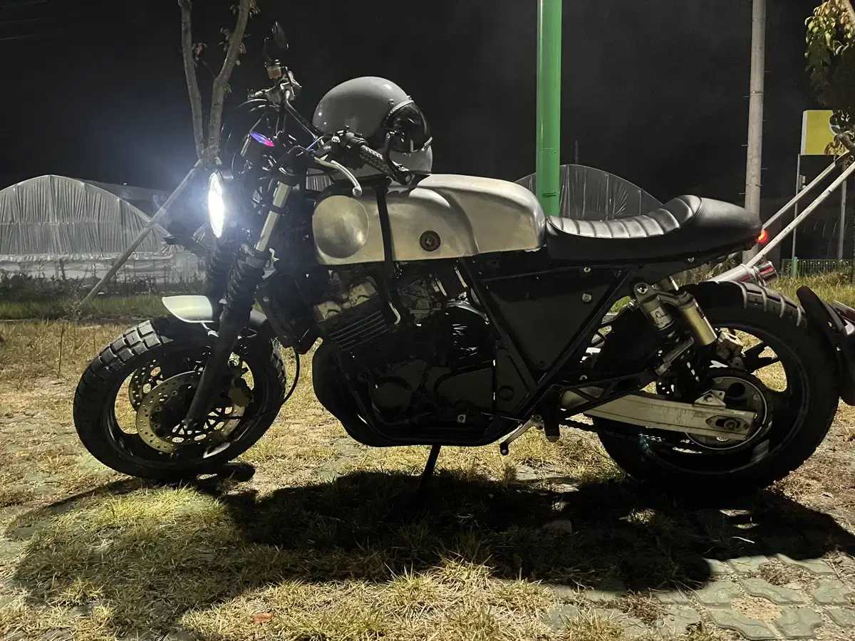 혼다 cb400sf 트래커스타일 커스텀 차량