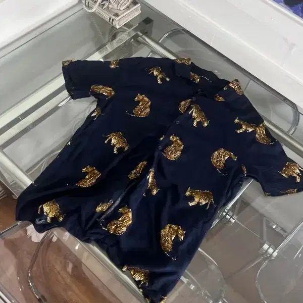 H&M tiger half shirts