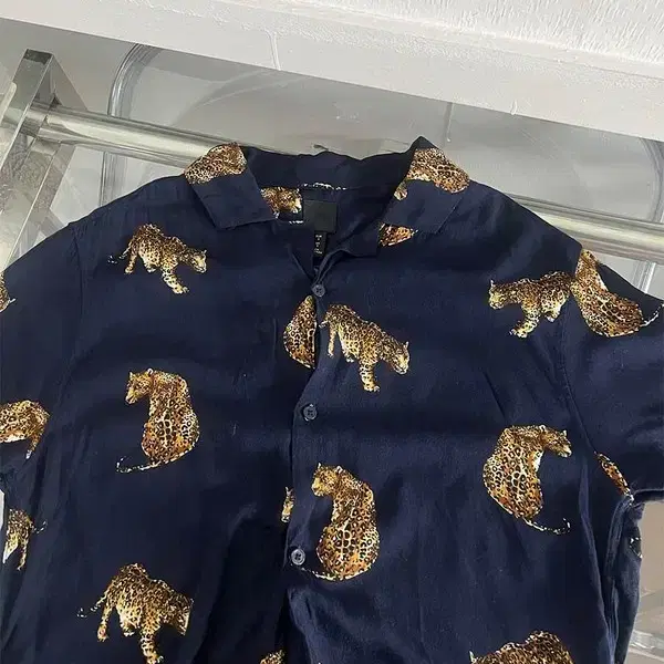 H&M tiger half shirts