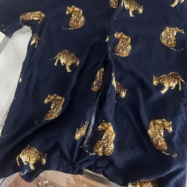 H&M tiger half shirts