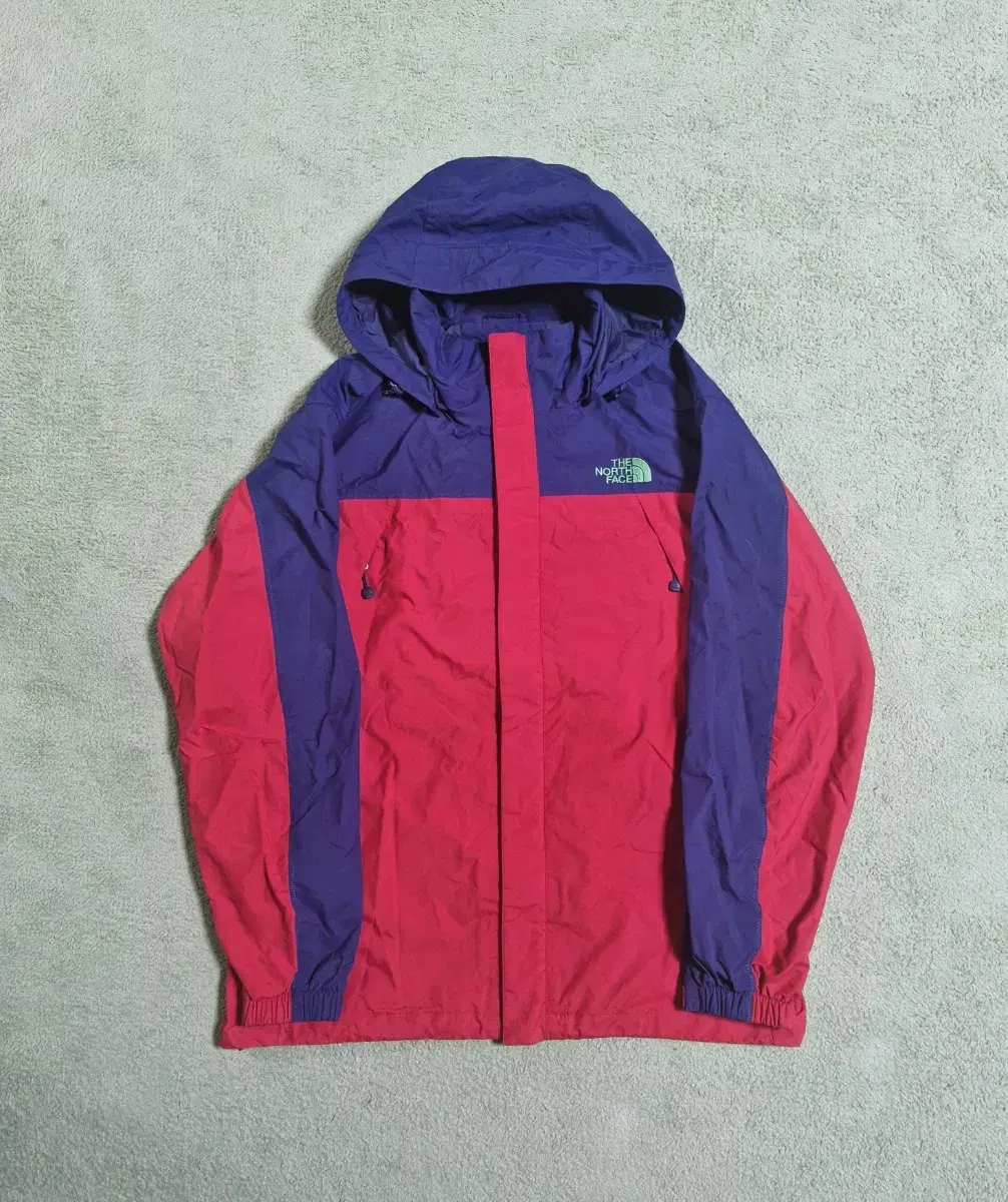 The North Face Windbreaker size 100 (up to 105 true to size)