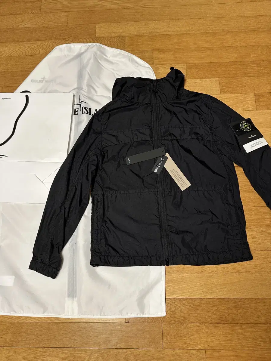 [NEW] Stone Island Crinklaps Hooded Windbreaker 24ss M