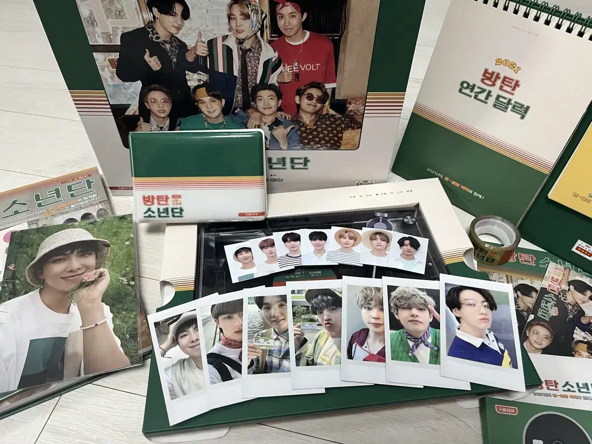 BTS 2021 season's greetings full set sells (Inhwa photo by Nam Jun)