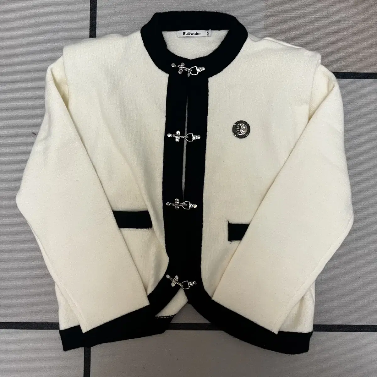 [NONE] International Imported Clothing Silver-embellished buckle cropped knit jacket