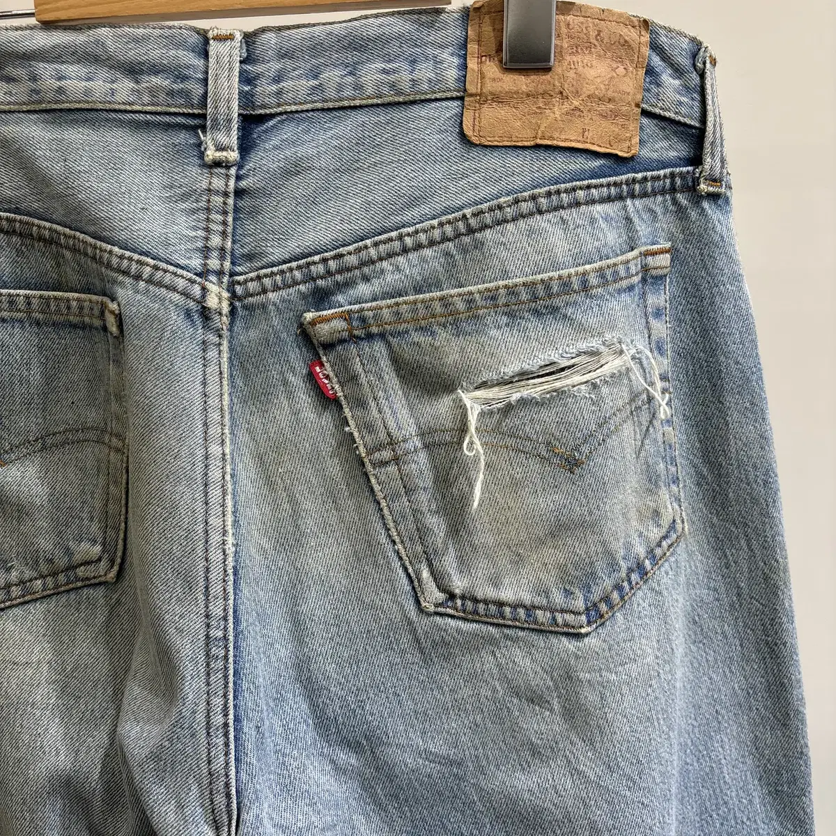 80's LEVIS 501 (Made in USA)