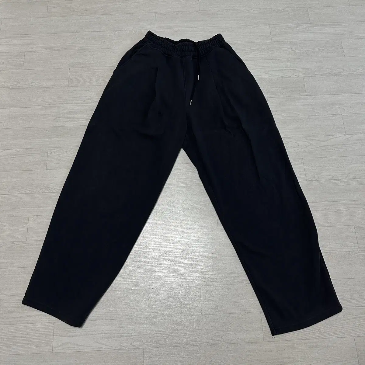 Zero Dip One-Tuck Sweatpants Navy