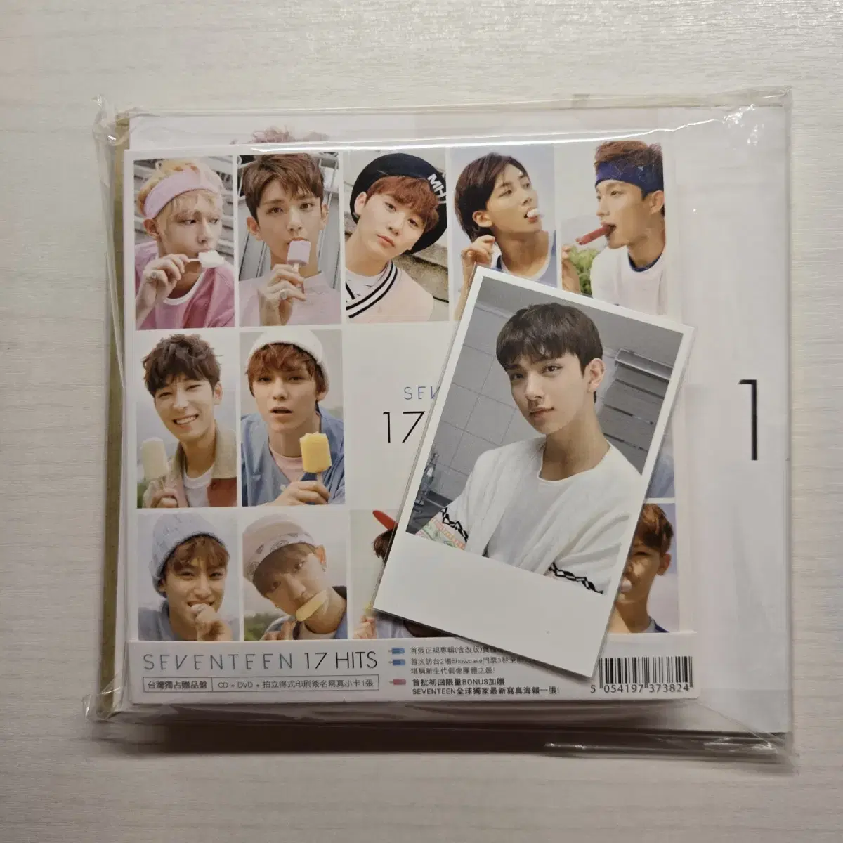 SEVENTEEN Taiwan album 17 HITS joshua photocard photocard