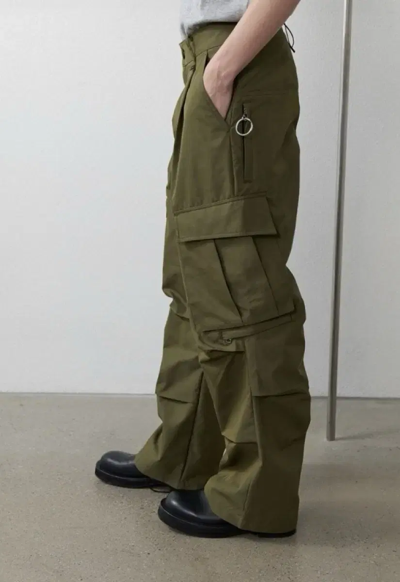 yiyae / Structured Cargo Pants Khaki / M