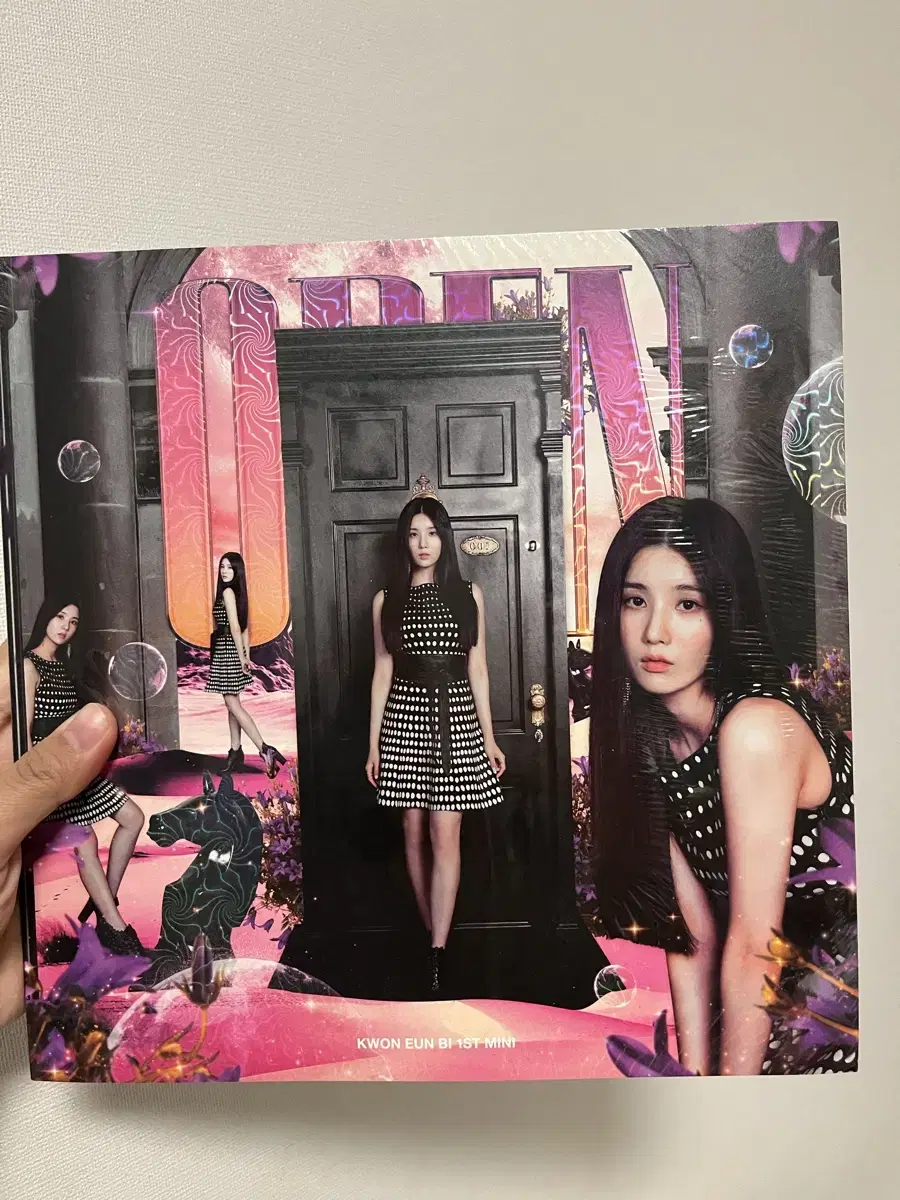 Eunbi Kwon's 1st and 2nd mini albums unsealed