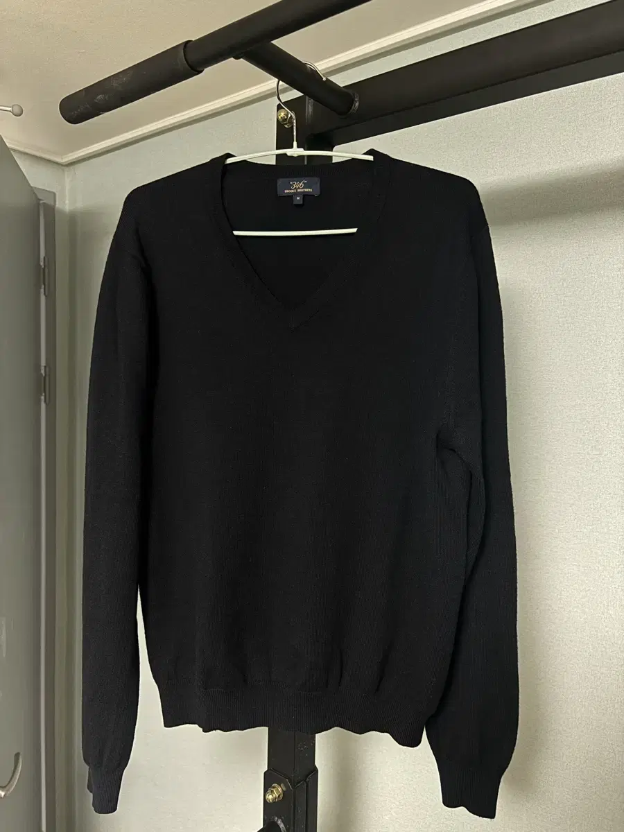 Brooks Brothers V-Neck Knit in Dark Navy