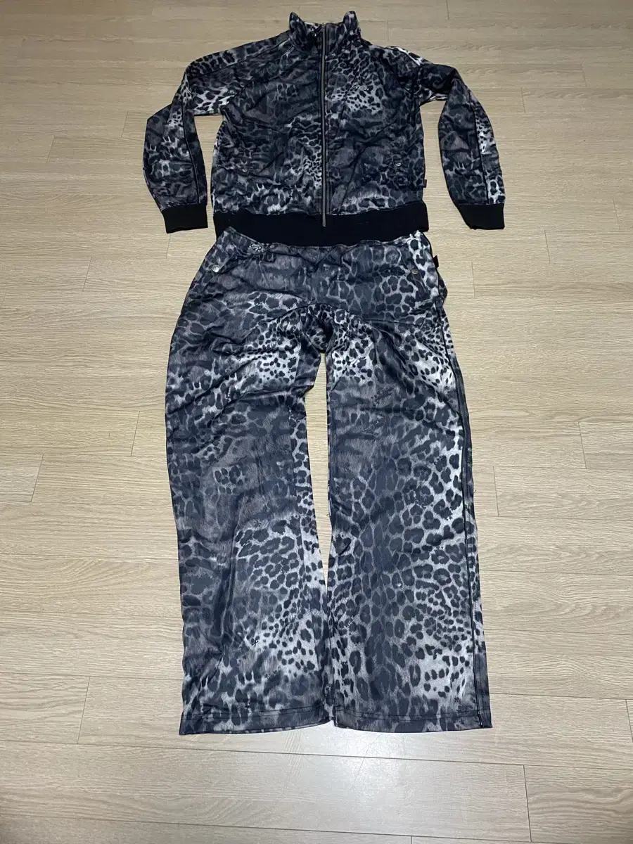 Unused and brand new Japanese Roen Roen Leopard Pattern Sweatpants Set