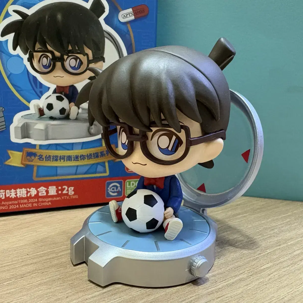 Detective Conan merchandise doll sells figurine can badges in bulk.