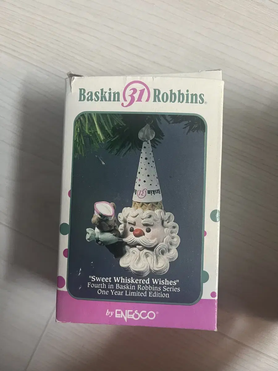 [Enesco]Baskin Robbins Santa Ornament