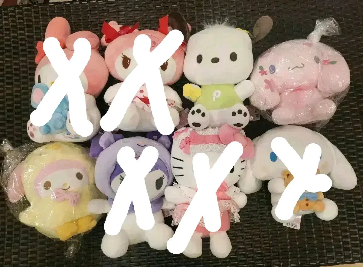 Genuine) Sanrio Medium Dolls (Kuromi, Pochaco, Hello Kitty, My Melody, etc.)