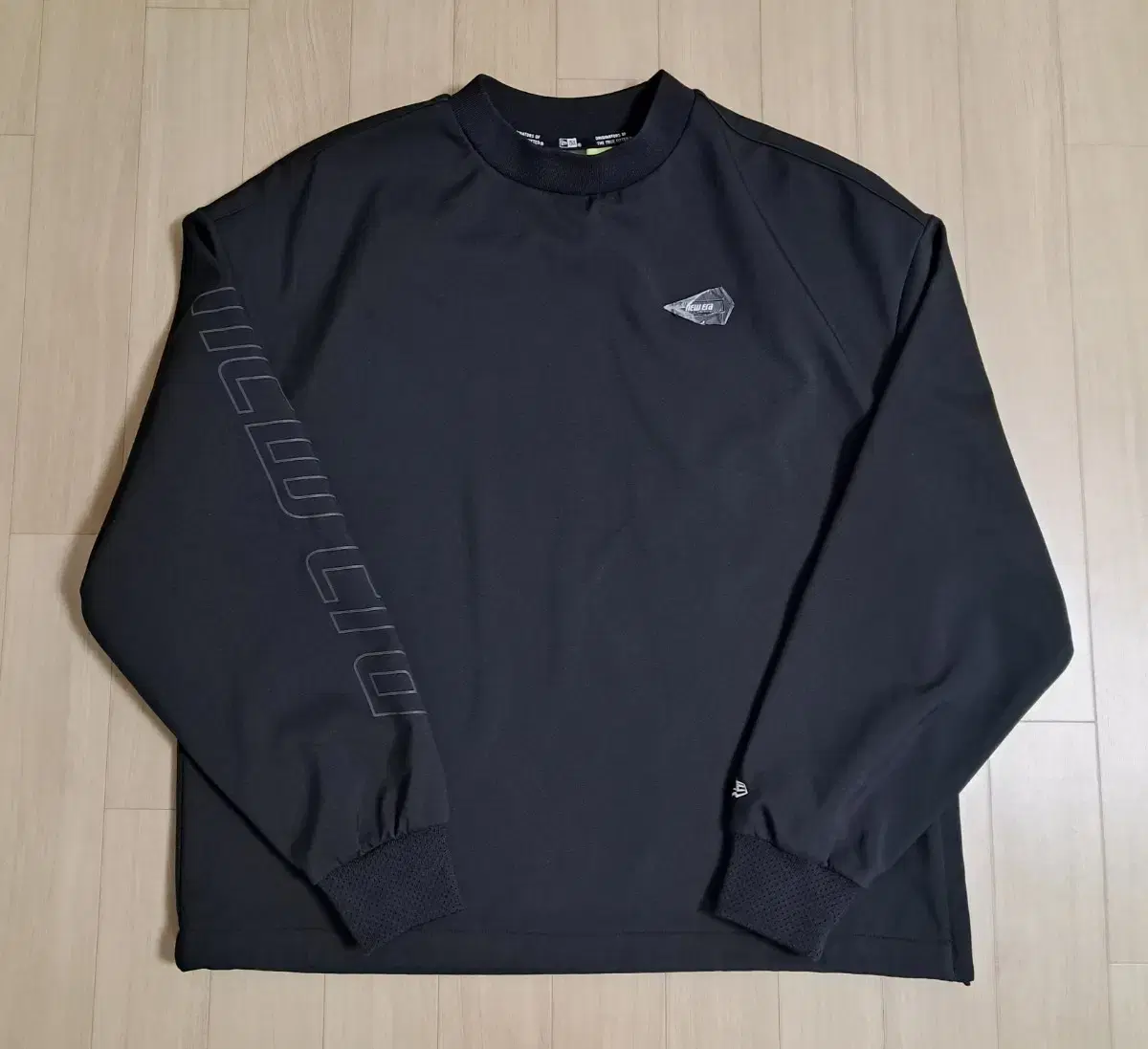 [NEWERA] NEWERA Black Long Sleeve Tee 90 New