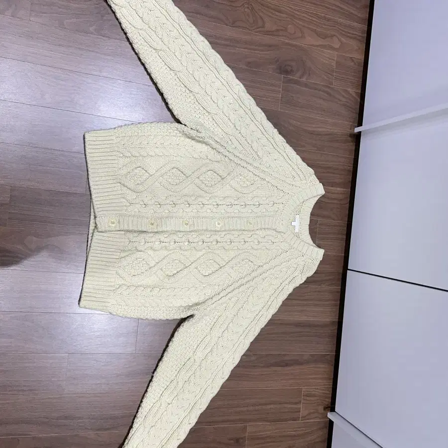 GROVE ARAN CARDIGAN 그로브 가디건 크림색상